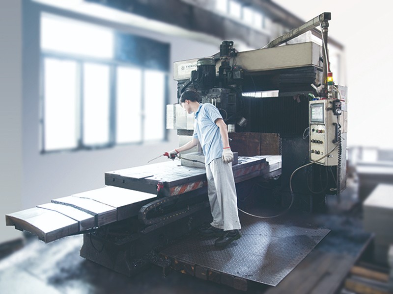 非标模胚加工车间